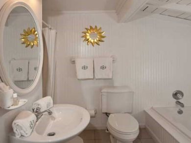 ONE BEDROOM BEACH  CONDO One Level Walk steps to Gulf Water